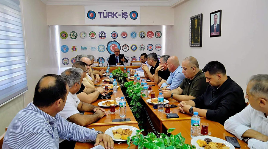 TÜRK-İŞ İZMİR ŞUBE BAŞKANLAR KURULU TOPLANTISI