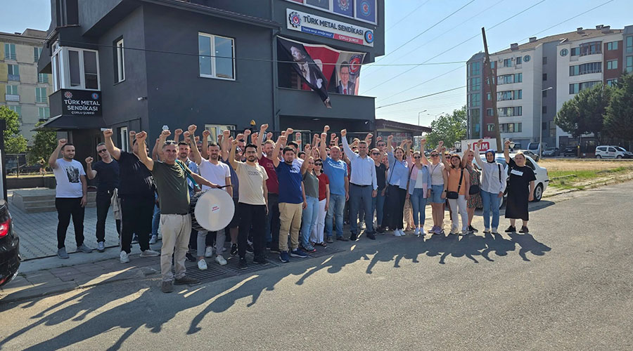 DİSA OTOMOTİV ÇALIŞANI ÜYELERİMİZDEN ŞUBEMİZE ZİYARET