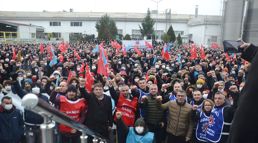 TOPLU İŞ SÖZLEŞMESİ SONUCUNU COŞKUYLA KARŞILANDI