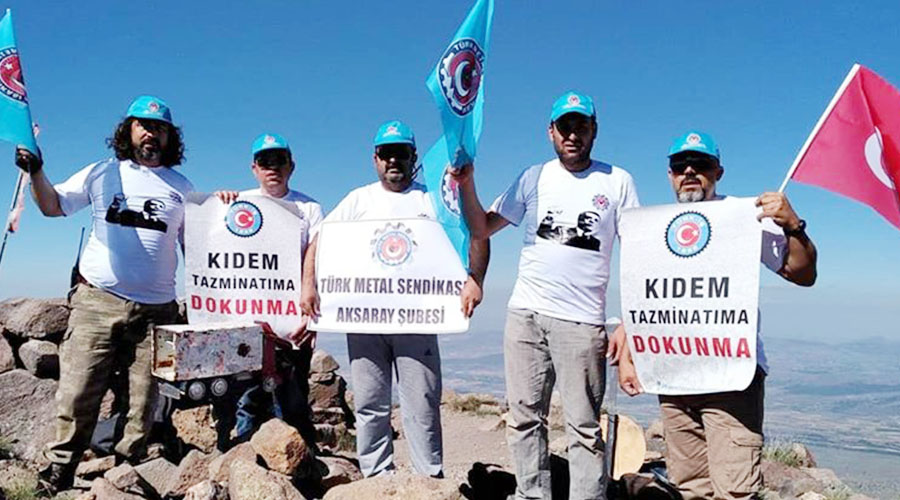 ZİRVE TIRMANIŞINDA ÜYELERİMİZ SOSYAL MESAJ VERDİ..