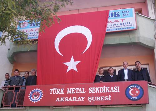 Binamıza Astığımız Türk Bayrağımızla Terörü Lanetledik