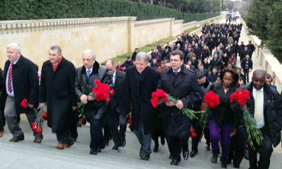 AZERBAYCAN İŞÇİ SENDİKALARIKONFEDERASYONU İÇİN KUTLAMA