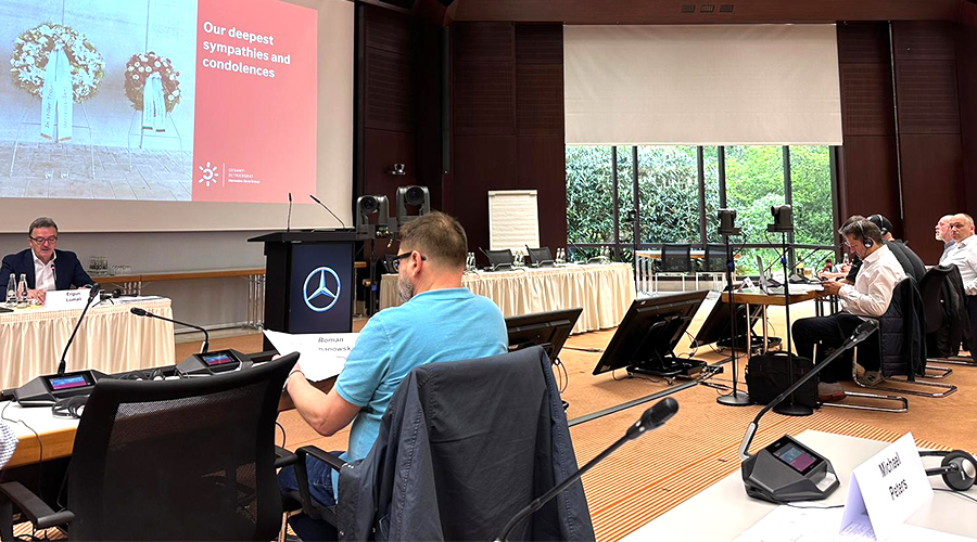 OINT MEETING OF THE MERCEDES-BENZ EUROPEAN AND WORLD WORKS COUNCILS