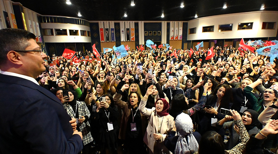 KADIN İŞÇİLER BÜYÜK KURULTAYIMIZIN AÇILIŞINI GERÇEKLEŞTİRDİK