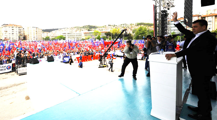 TÜRK-İŞ 1 MAYIS’I EMEK VE DAYANIŞMA GÜNÜ’NÜ KOCAELİ’NDE KUTLADI! 