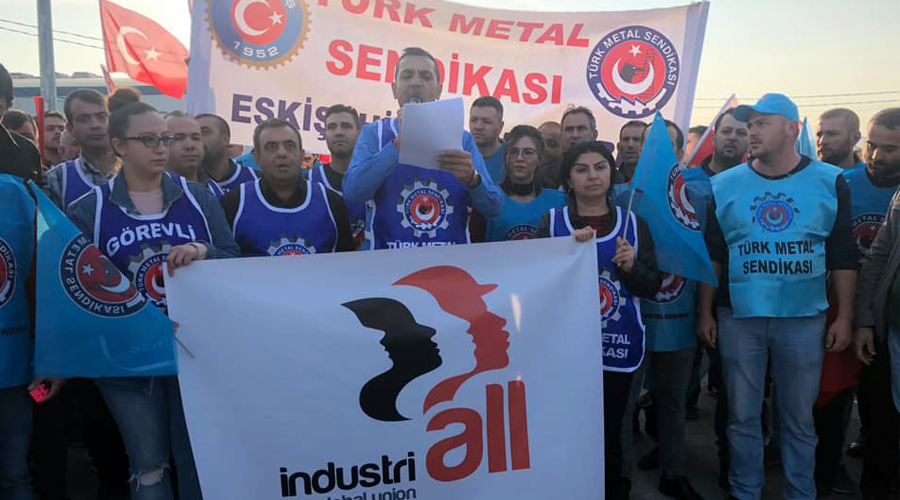 WE ARE SUPPORTING THE FORMPLAST LABORERS